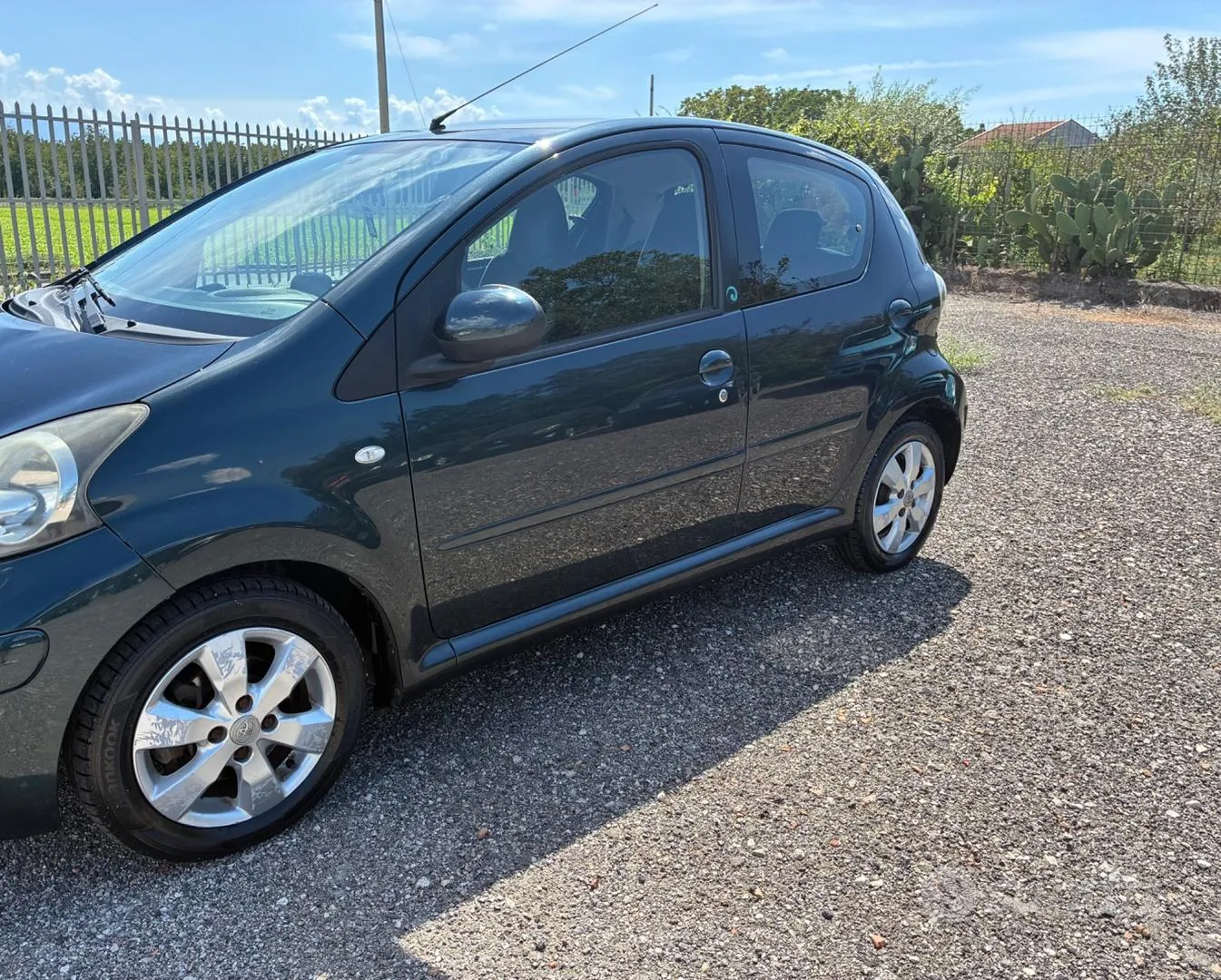Toyota Aygo 2011 photo 2