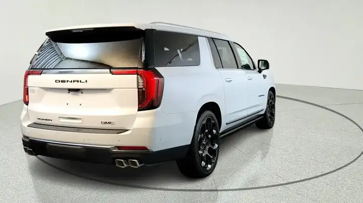 GMC Yukon Xl 2026 photo 3
