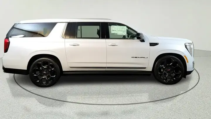 GMC Yukon Xl 2026 photo 2