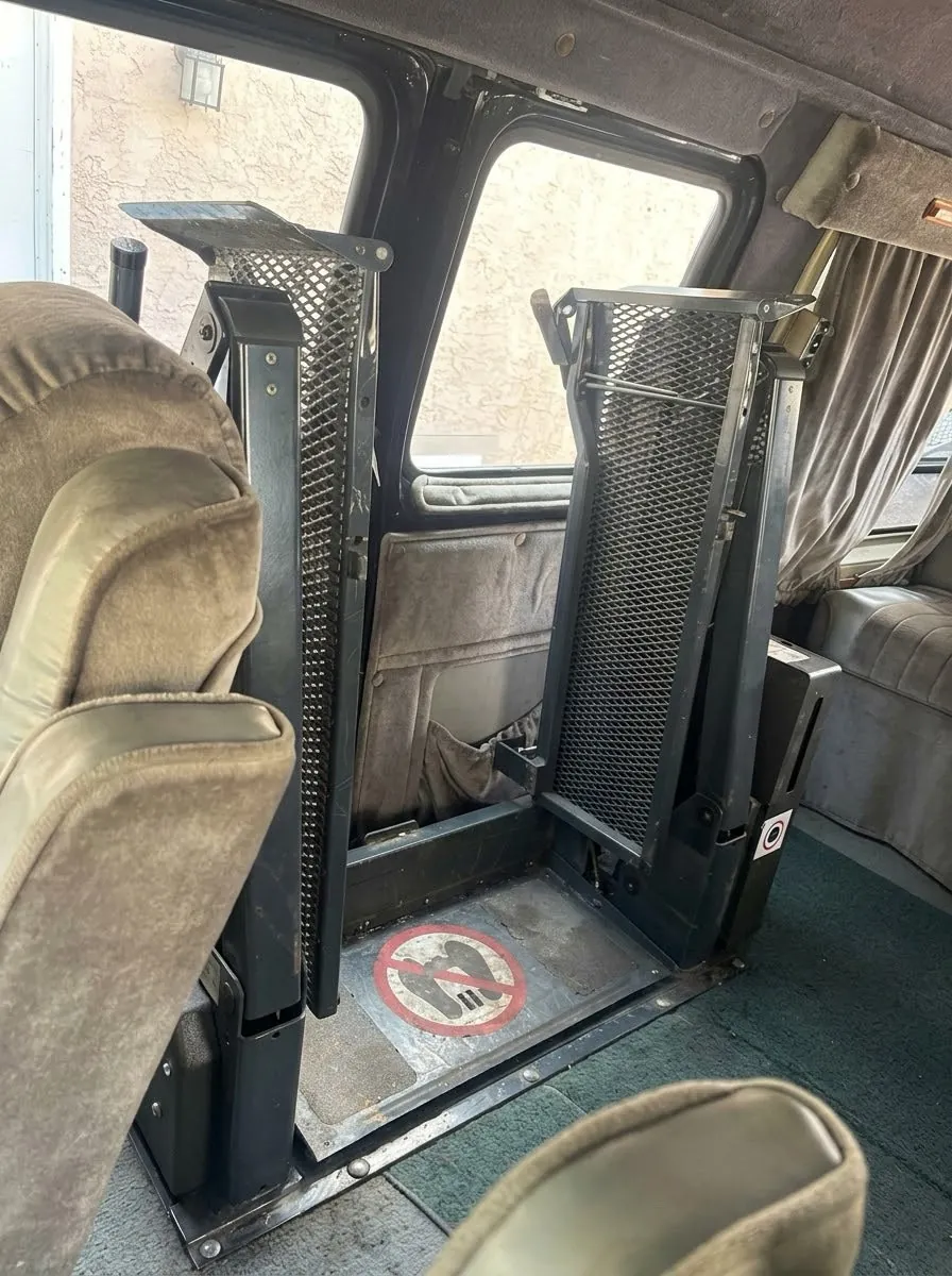 Ford E-150 1991 photo 5