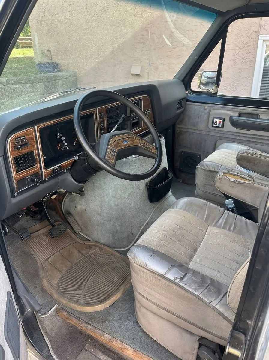 Ford E-150 1991 photo 4