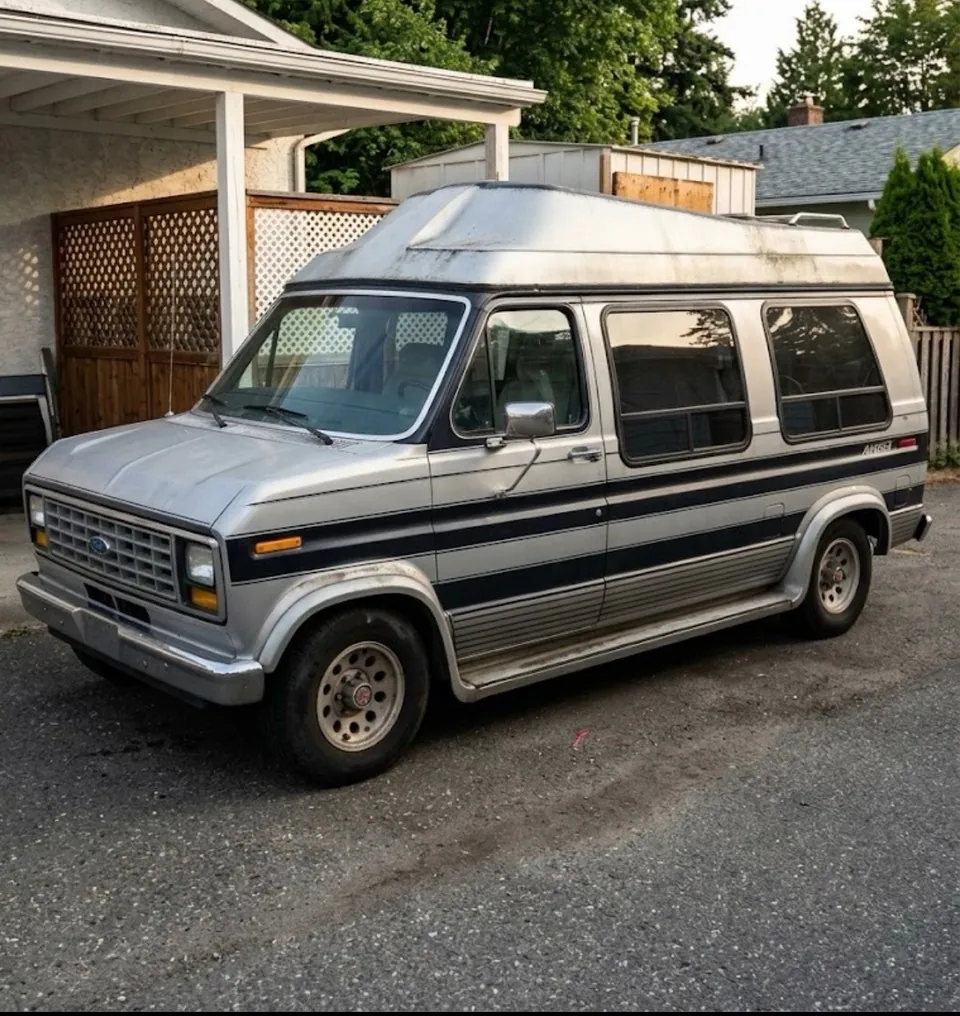 Ford E-150 1991 photo 2
