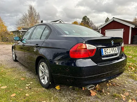 BMW 318D 2008 photo 2