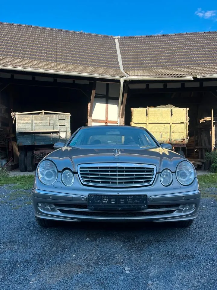 Mercedes-Benz E220
