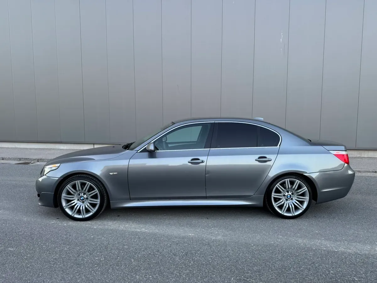 BMW 5 Series 2008 photo 2