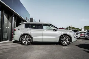 Mitsubishi Outlander 2026 photo 3