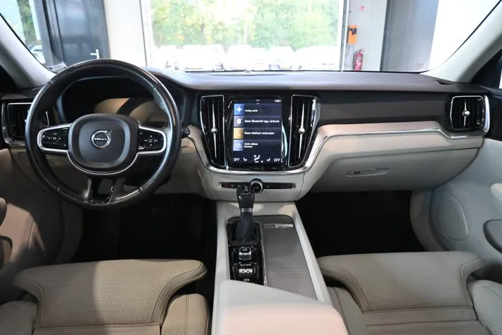 Volvo V60 2019 photo 2
