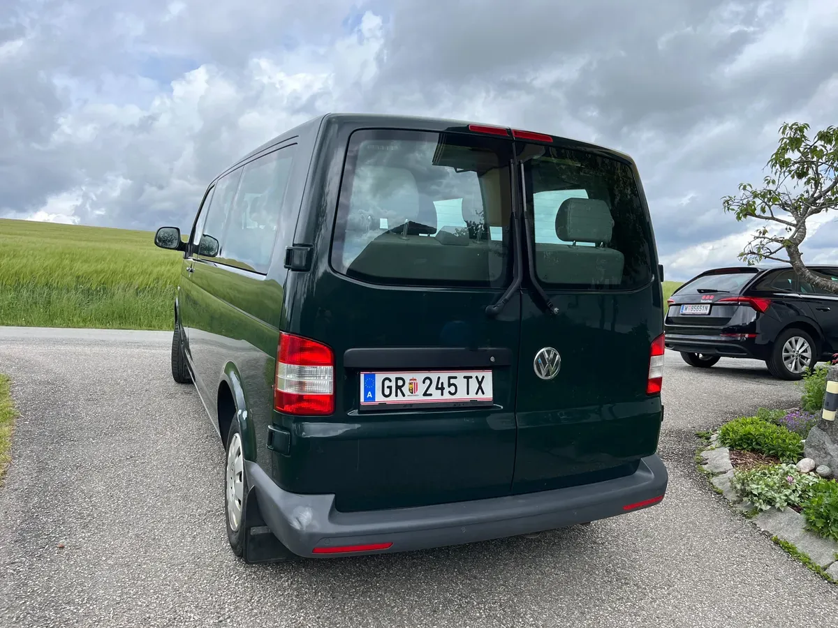Volkswagen T5 2012 photo 3
