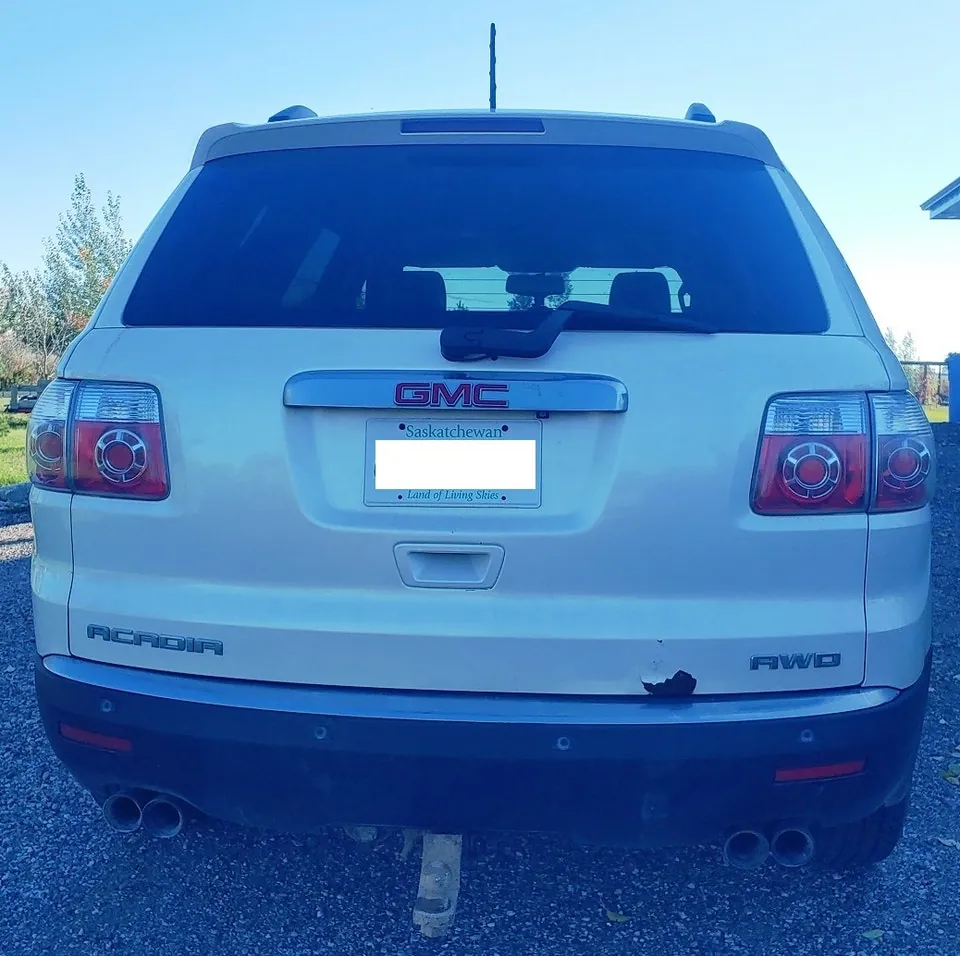 GMC Acadia 2011 photo 2