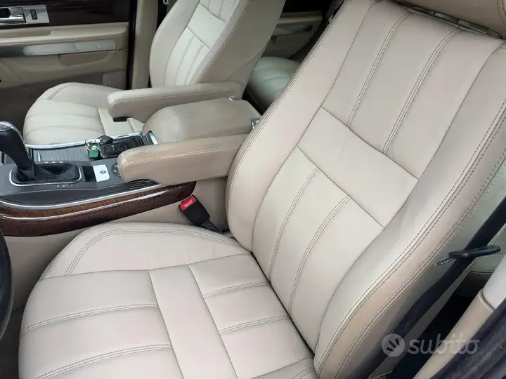 Land Rover Range Rover Sport 2011 photo 4