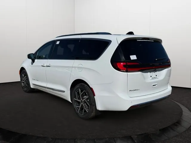 Chrysler Pacifica 2027 photo 4
