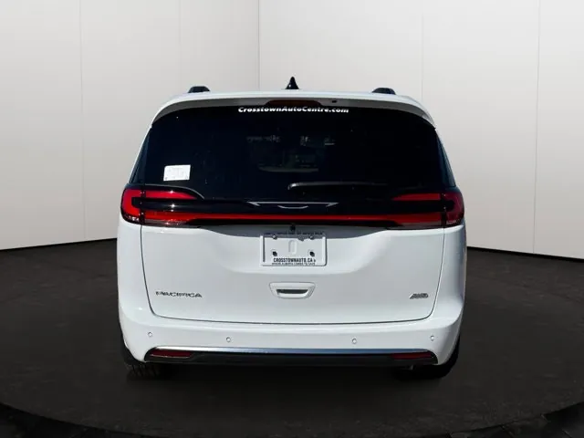 Chrysler Pacifica 2027 photo 5