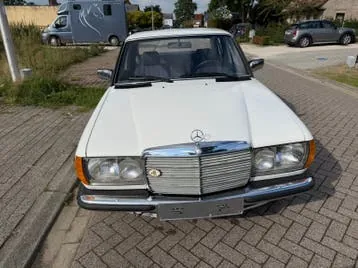 Mercedes-Benz 200D