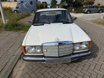 Mercedes-Benz 200D