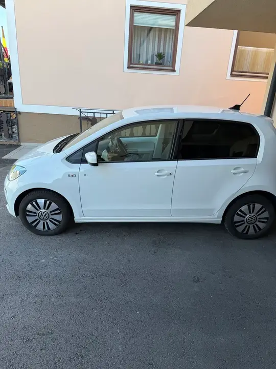 Volkswagen Up 2014 photo 3