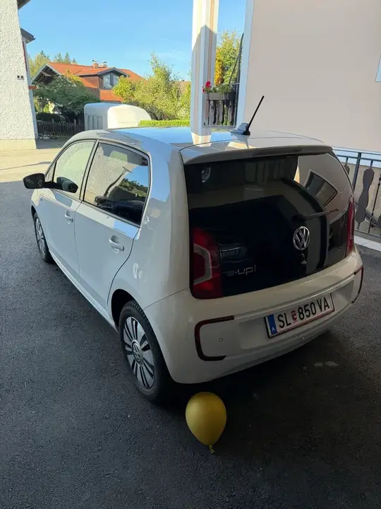 Volkswagen Up 2014 photo 2