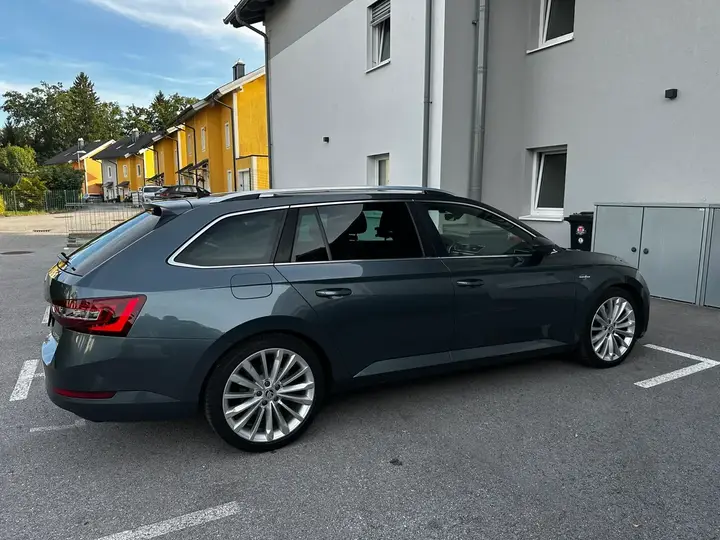 Skoda Superb 2018 photo 2