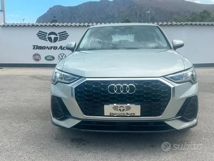 Audi Q3 2022 photo 2