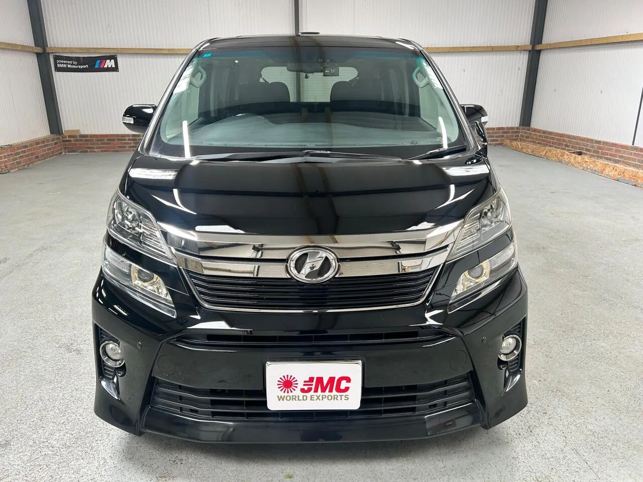 Toyota Vellfire 2014 photo 2