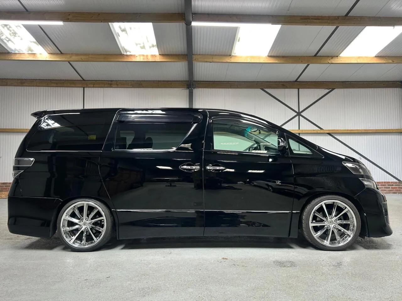 Toyota Vellfire 2014 photo 4