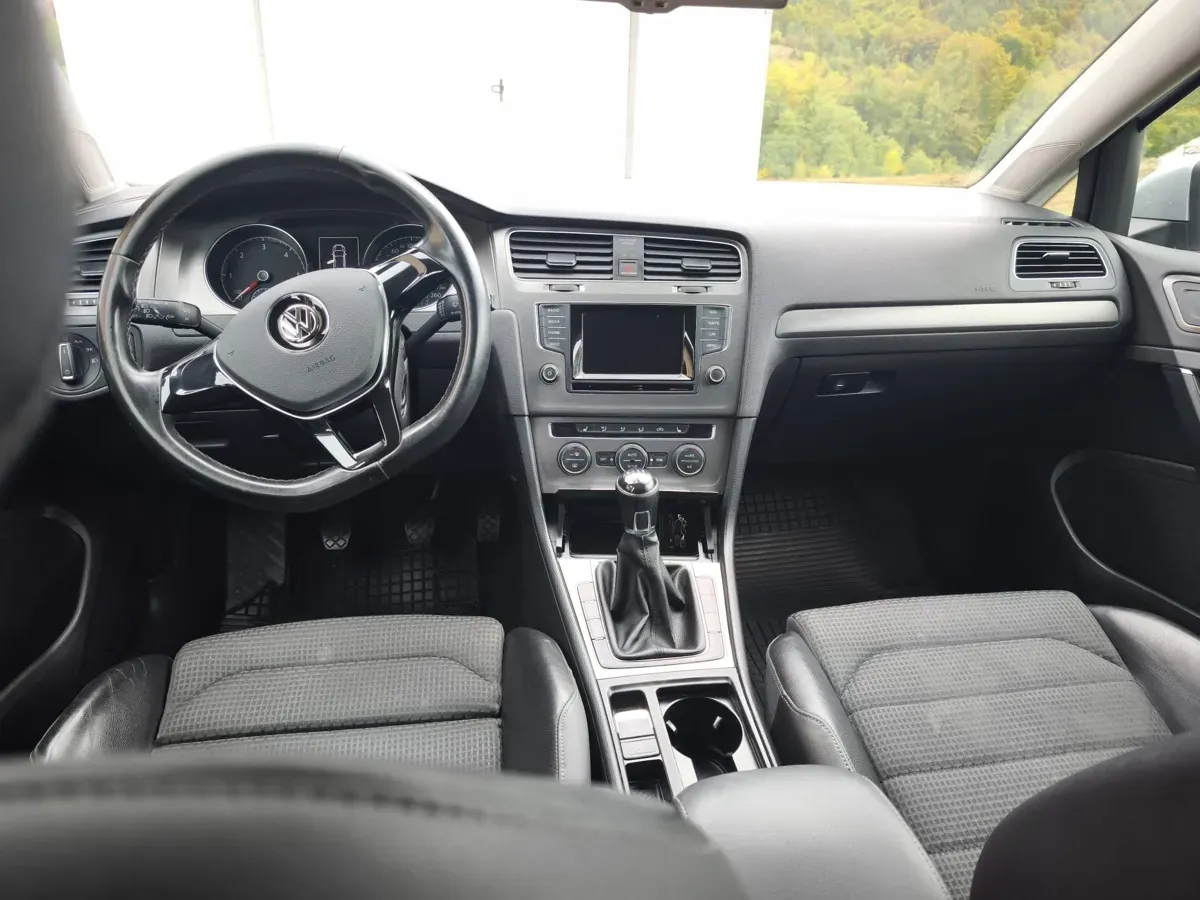 Volkswagen Golf 2013 photo 2