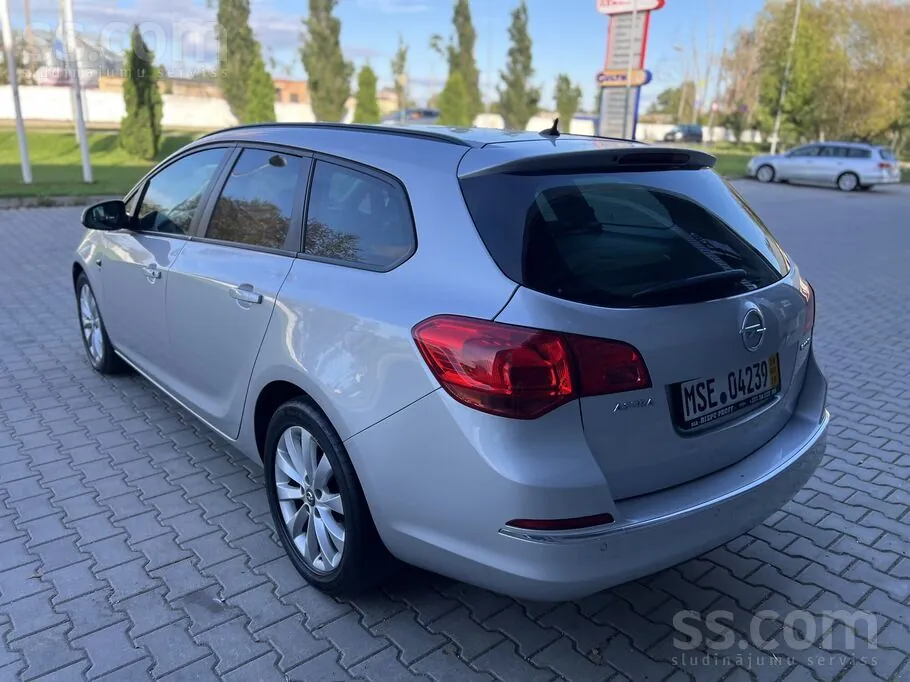 Opel Astra 2012 photo 4