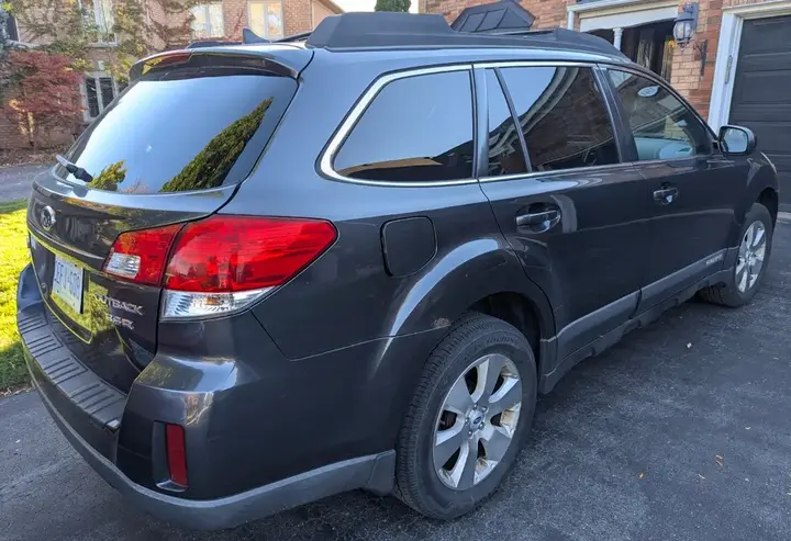 Subaru Outback 2011 photo 3