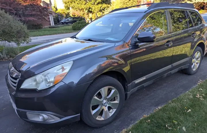 Subaru Outback 2011 photo 2