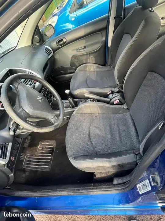 Peugeot 206 2011 photo 3