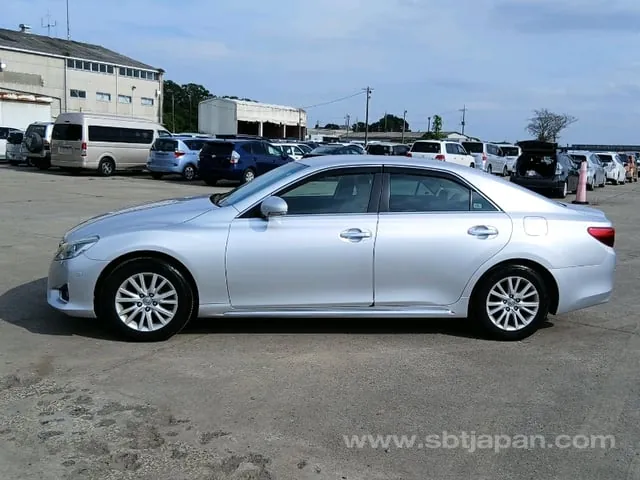 Toyota Mark X 2013 photo 4