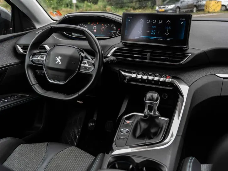 Peugeot 5008 2021 photo 2