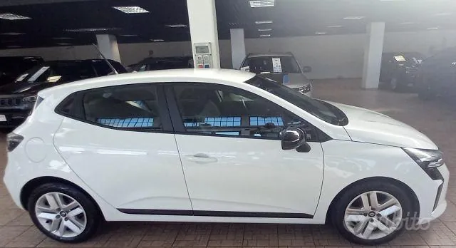 Renault Clio 2024 photo 2