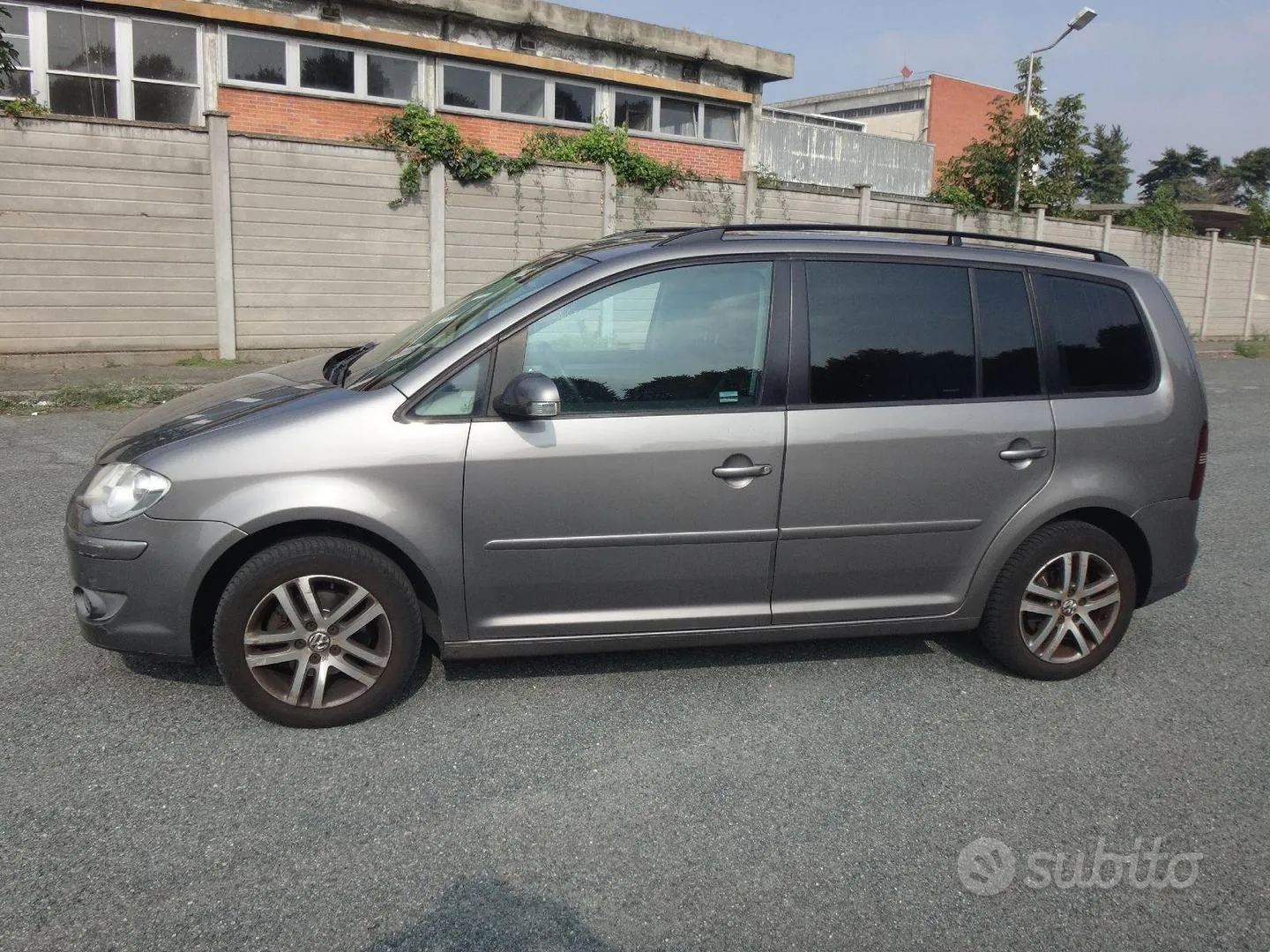 Volkswagen Touran 2007 photo 2