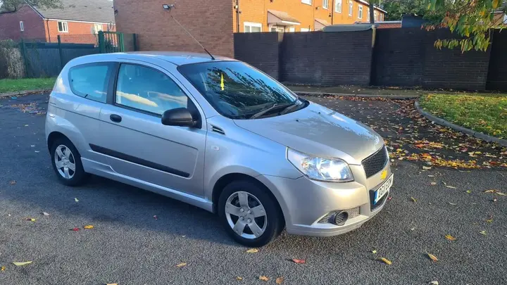 Chevrolet Aveo 2011 photo 2