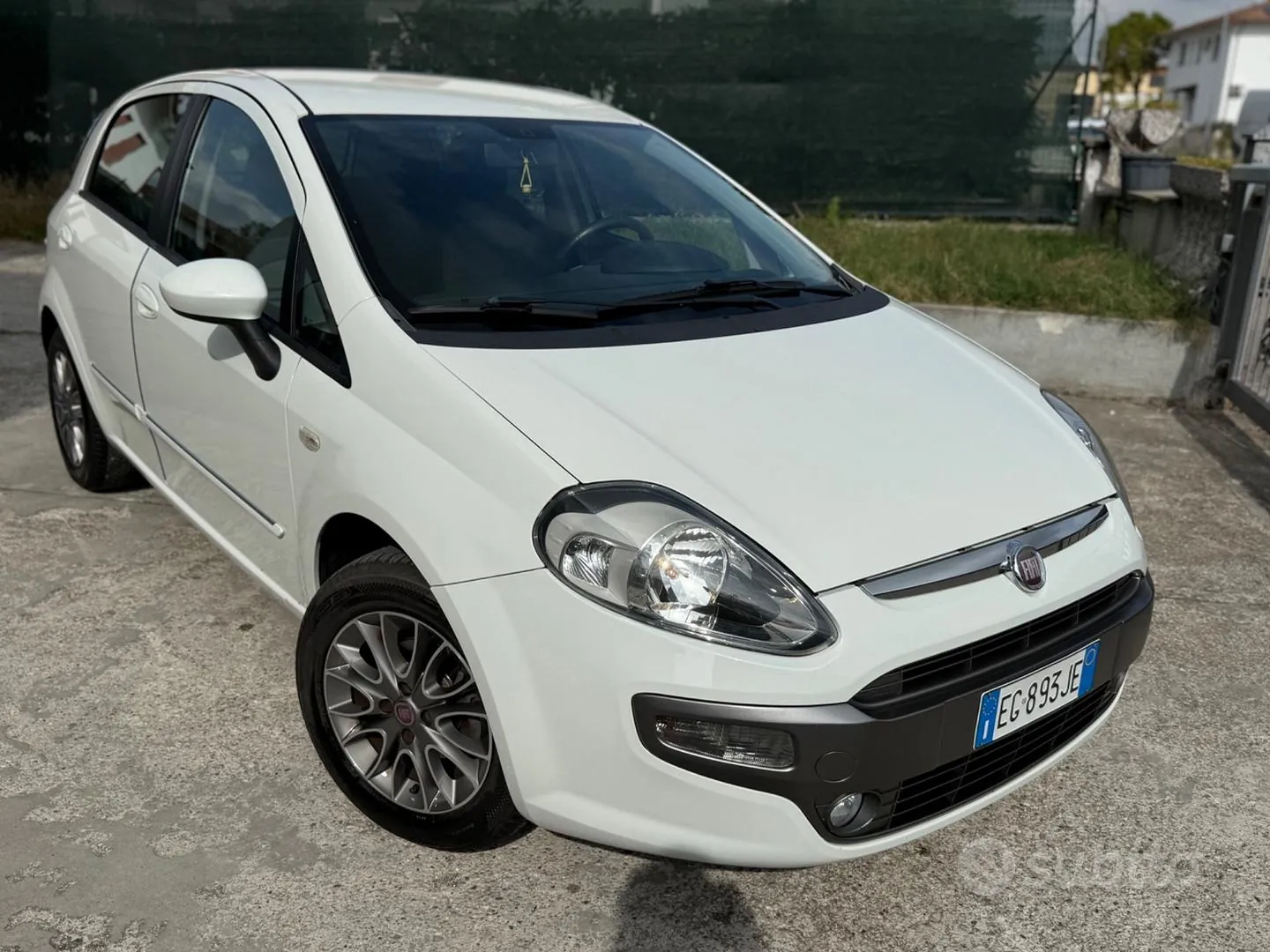Fiat Grande Punto 2011 photo 4