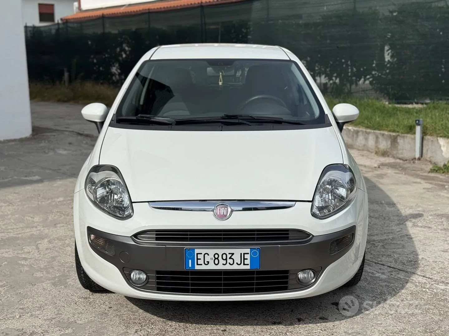 Fiat Grande Punto 2011 photo 2