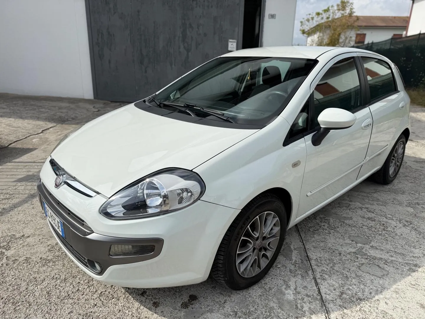 Fiat Grande Punto 2011 photo 3