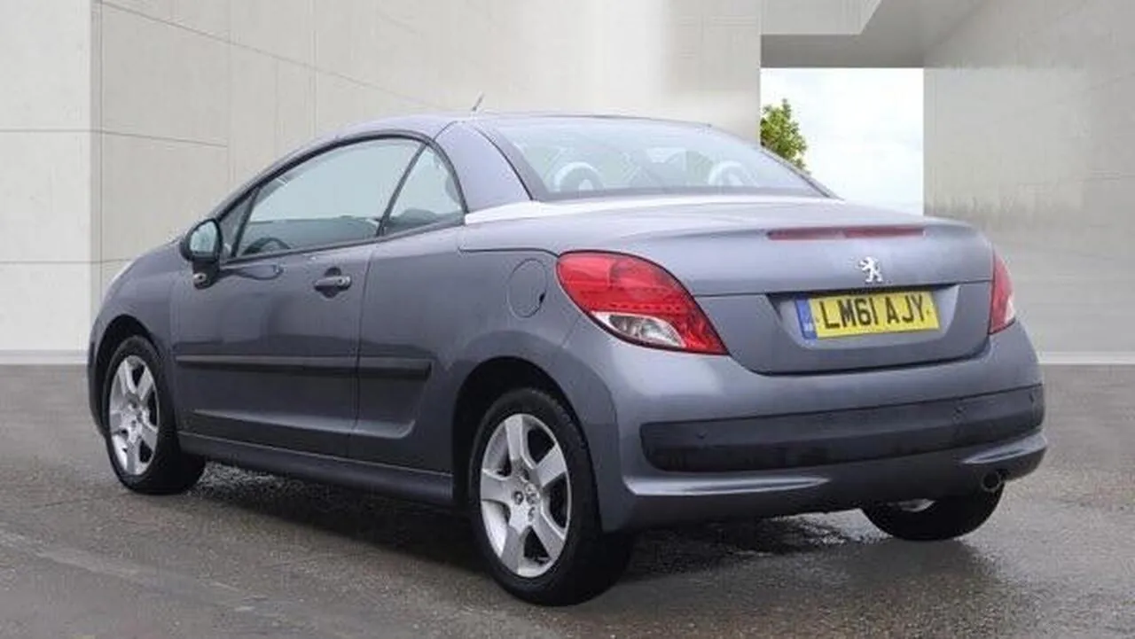 Peugeot 207 2011 photo 3