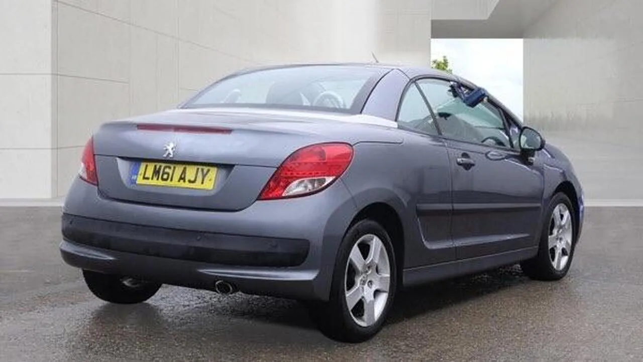 Peugeot 207 2011 photo 2