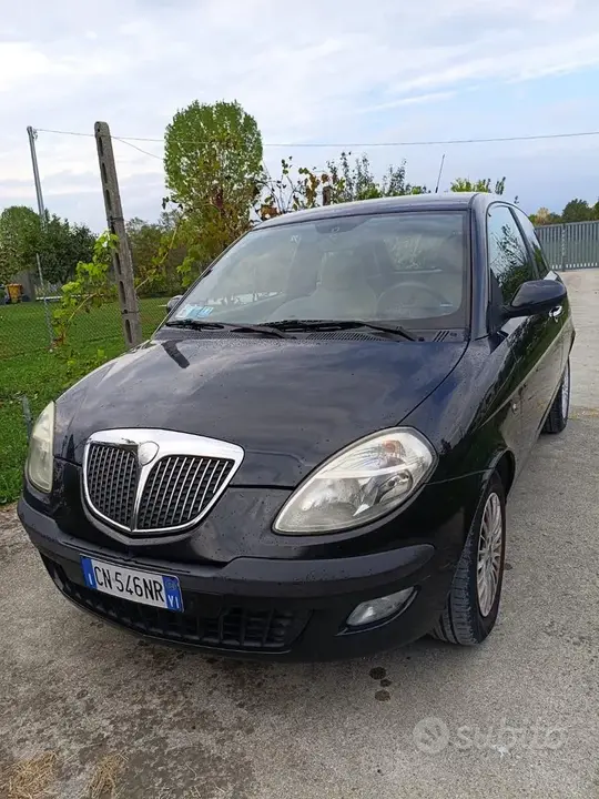 Lancia Ypsilon