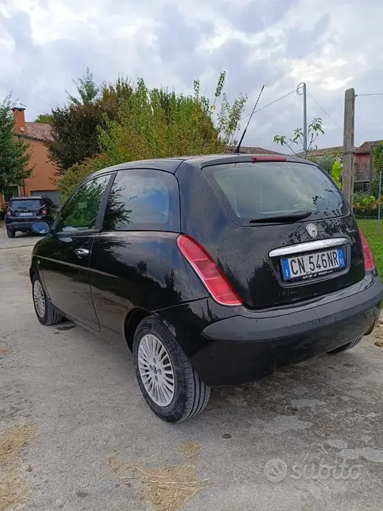 Lancia Ypsilon 2004 photo 2