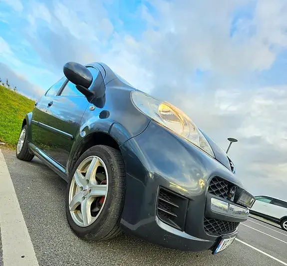 Peugeot 107 2012 photo 2