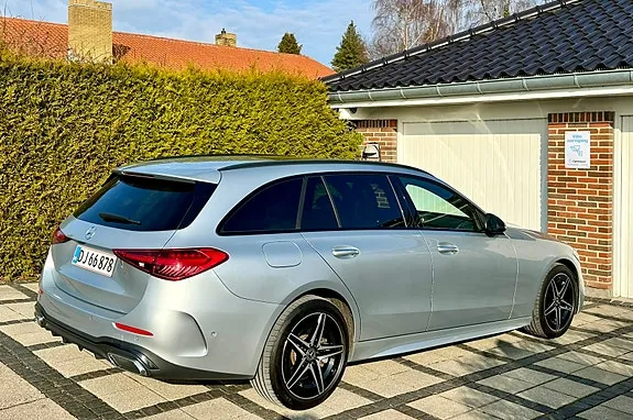 Mercedes-Benz C300 E 2022 photo 2