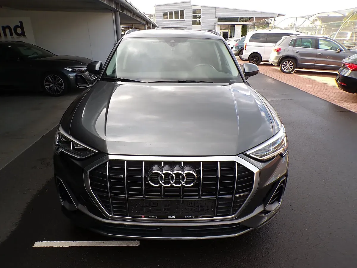 Audi Q3 2019 photo 2