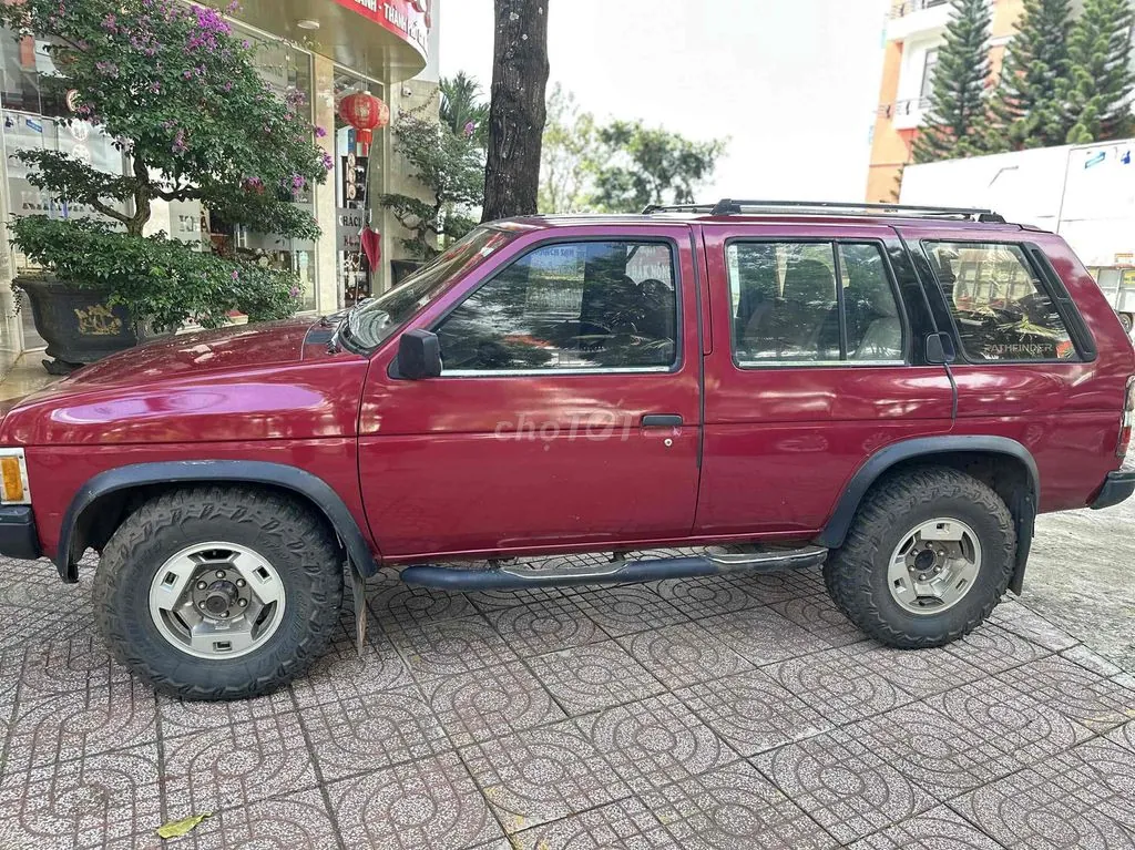 Nissan Pathfinder 1991 photo 2