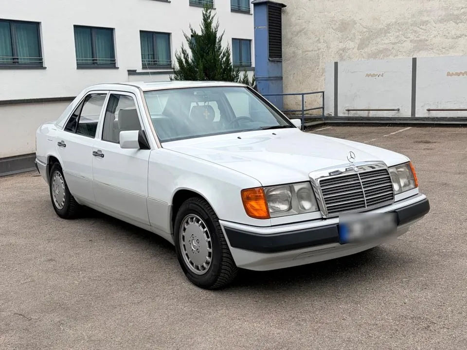 Mercedes-Benz W124