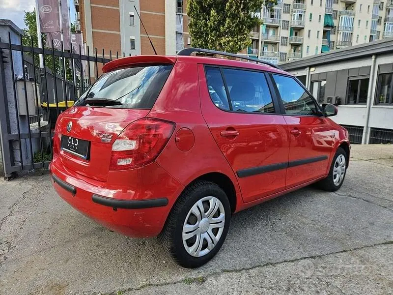 Skoda Fabia 2011 photo 4