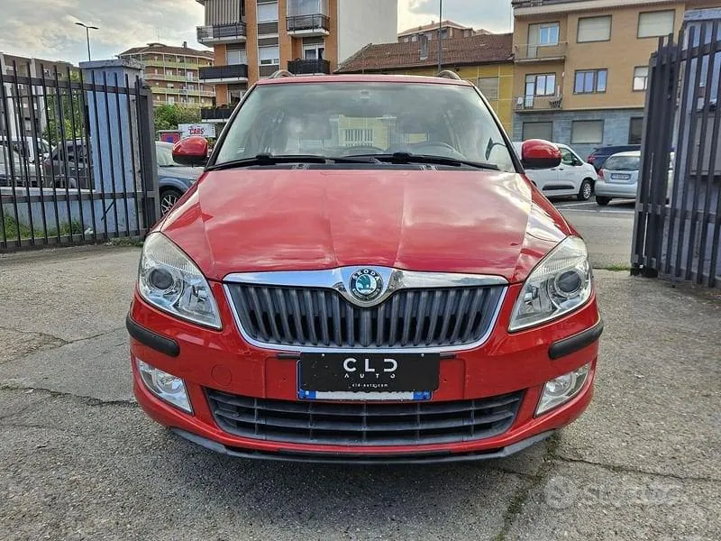 Skoda Fabia 2011 photo 2