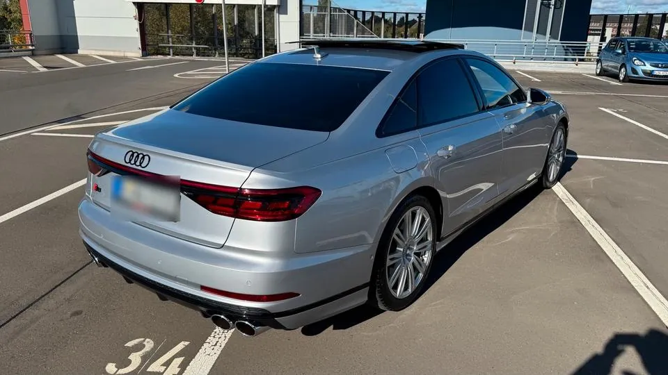 Audi S8