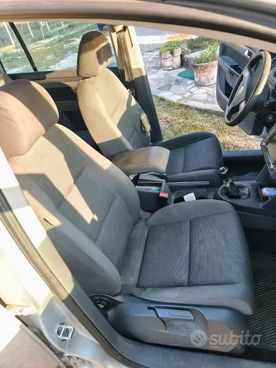 Volkswagen Touran 2008 photo 4